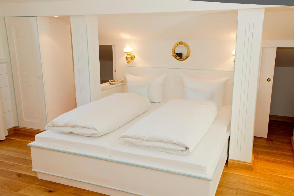 Landhaus Marinella Hotel Garni Bad Wiessee Room photo